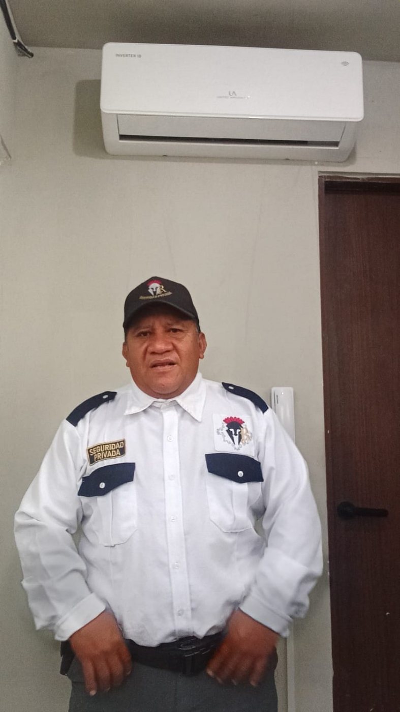 Elemento de seguridad HERC en puesto de vigilancia